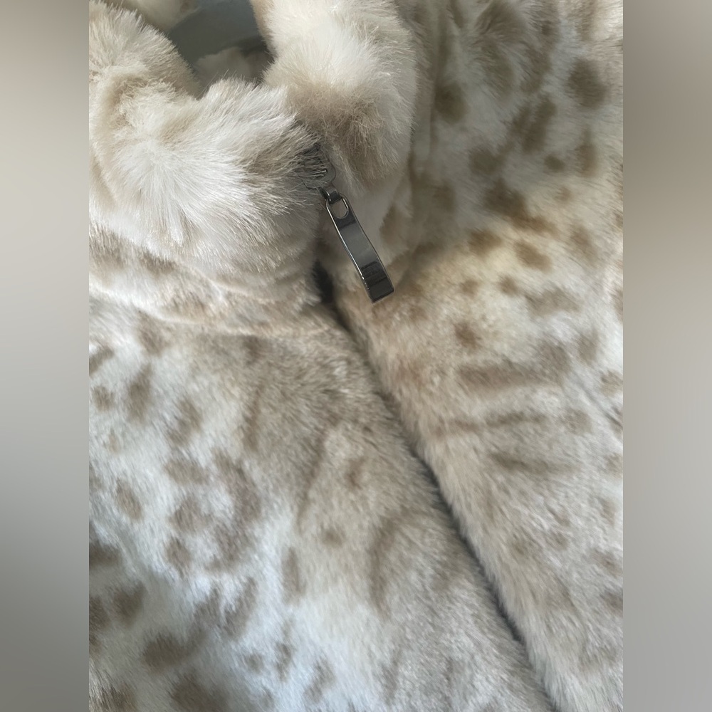 Gallery Cream and Tan Faux Fur Animal print Vest - Picture 2 of 8